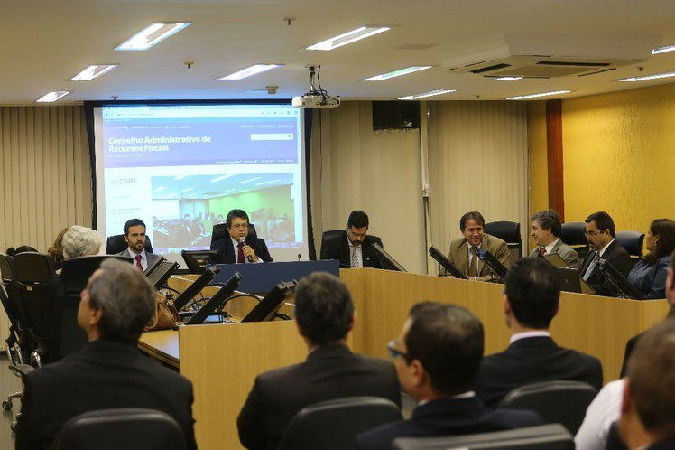 CARF rules that, as representative of foreign carriers, the shipping agent is liable for customs fines issued under SISCARGA system