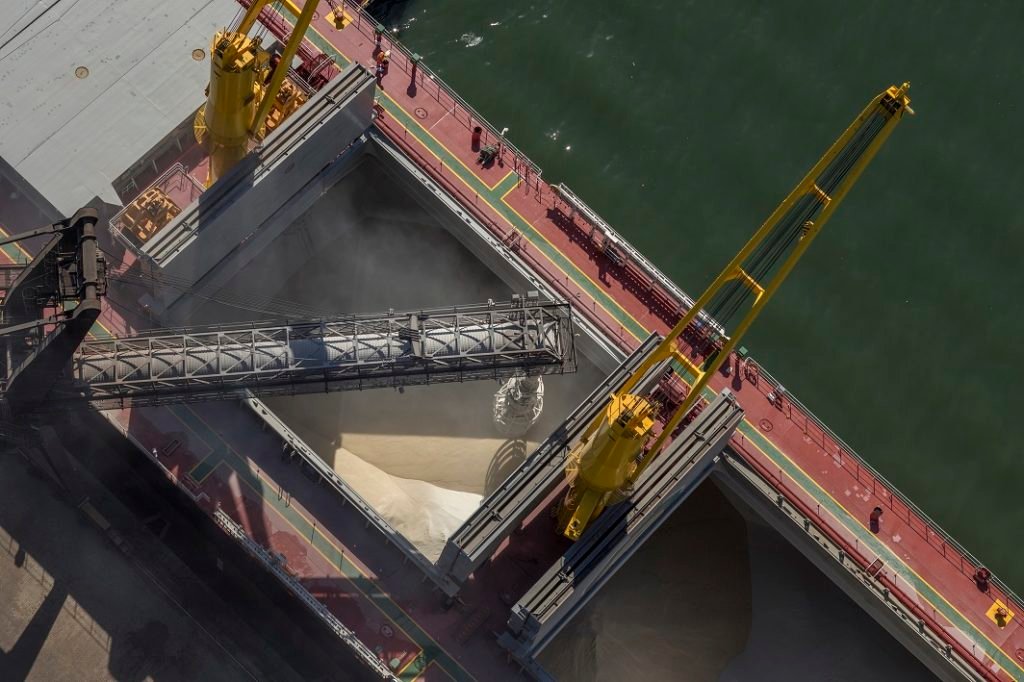 Loading sugar in Brazil